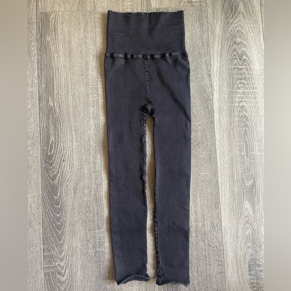 NWOT HAPPINESS RUNS LEGGINGS in washed black- no longer available anywhere!! - Picture 3 of 4